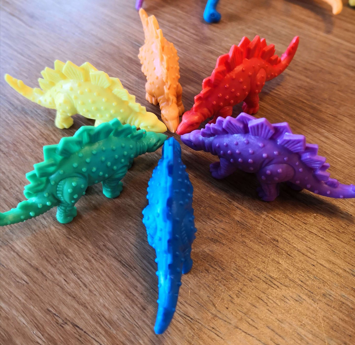 Dinosaur counters 128 - count the dinosaurs